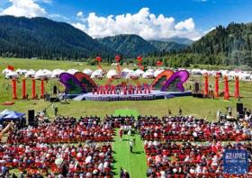 新疆伊犁：阿肯阿依特斯在草原上唱響  第1張