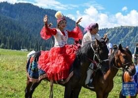 新疆伊犁：阿肯阿依特斯在草原上唱響  第3張