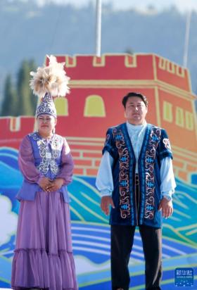 新疆伊犁：阿肯阿依特斯在草原上唱響  第6張