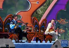 新疆伊犁：阿肯阿依特斯在草原上唱響  第4張