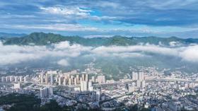 ?？担涸旗F繚繞仙氣飄 夏日山城仙境美  第7張