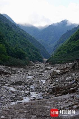 漢源新華村的疏散與等待：一個(gè)村干部的兩天兩夜丨封面深鏡  第1張