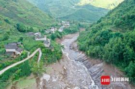 漢源新華村的疏散與等待：一個(gè)村干部的兩天兩夜丨封面深鏡  第2張