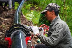 西南醫(yī)大中醫(yī)院：對口幫扶情誼深 引水工程為“石頭上的村子解渴”