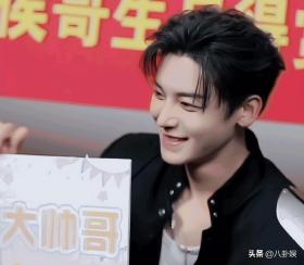 別以為胸部塞饅頭就是女人，論雄雌難辨，這7位才是男扮女教科書  第3張