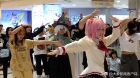 當(dāng)一家老商場(chǎng)長(zhǎng)滿了“谷子店”  第1張