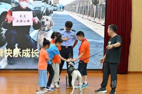 愛心暑托班迎來特殊“訪客”，小學生“零距離”接觸軌交安全教育  第2張