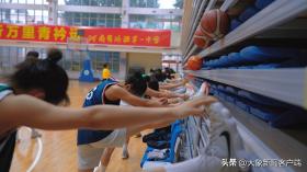 女子高中“灌籃高手”：從校園訓(xùn)練館走到奧體中心｜面孔  第4張