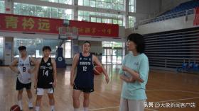 女子高中“灌籃高手”：從校園訓(xùn)練館走到奧體中心｜面孔  第6張