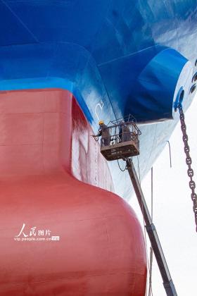 廣東廣州：戰(zhàn)酷暑 修船忙  第1張