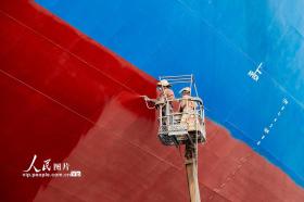 廣東廣州：戰(zhàn)酷暑 修船忙  第3張