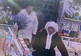 3歲女童被父親和同居女友毆打致死，生母曝光作案情節(jié)：發(fā)現(xiàn)孩子尿床，她用數(shù)據(jù)線抽打……  第3張