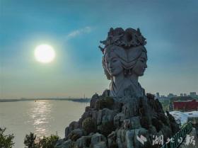 宜昌三峽千古情景區(qū)開園 萬余觀眾感受長江前世今生  第2張