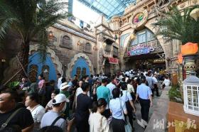 宜昌三峽千古情景區(qū)開園 萬余觀眾感受長江前世今生  第4張