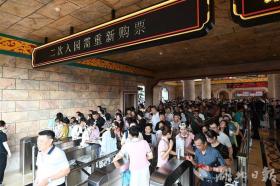 宜昌三峽千古情景區(qū)開園 萬余觀眾感受長江前世今生  第5張