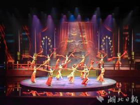 宜昌三峽千古情景區(qū)開園 萬余觀眾感受長江前世今生  第8張