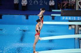 現(xiàn)場(chǎng)｜一張寫(xiě)滿故事的現(xiàn)場(chǎng)照，一對(duì)在掙扎中不斷上爬的冠軍  第1張