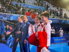 現(xiàn)場(chǎng)｜一張寫(xiě)滿故事的現(xiàn)場(chǎng)照，一對(duì)在掙扎中不斷上爬的冠軍  第4張