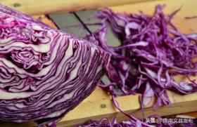 這種蔬菜花青素含量比藍(lán)莓還高！夏天涼拌吃營養(yǎng)又美味→  第1張