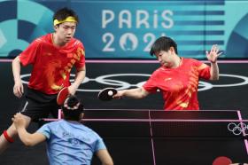 混雙半決賽孫穎莎打到忘我，王楚欽著急回去看錄像，國乒今與“大黑馬”爭冠