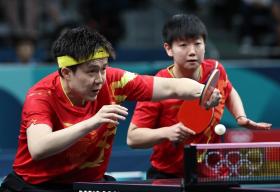 混雙半決賽孫穎莎打到忘我，王楚欽著急回去看錄像，國乒今與“大黑馬”爭冠