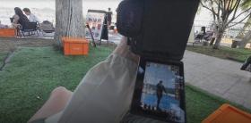 男子在景區(qū)抓拍游客送照片：自稱社恐主打隨緣，送完就走，想讓游客對武漢留下好印象  第1張