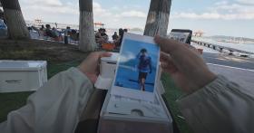 男子在景區(qū)抓拍游客送照片：自稱社恐主打隨緣，送完就走，想讓游客對武漢留下好印象  第3張